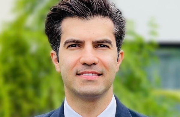 Dr Hadi Hassanzadeh (Principal Dentist)